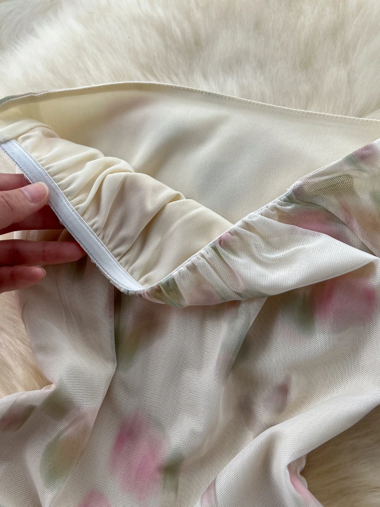 Женское платье без бретелек с цветочным принтом рукавов