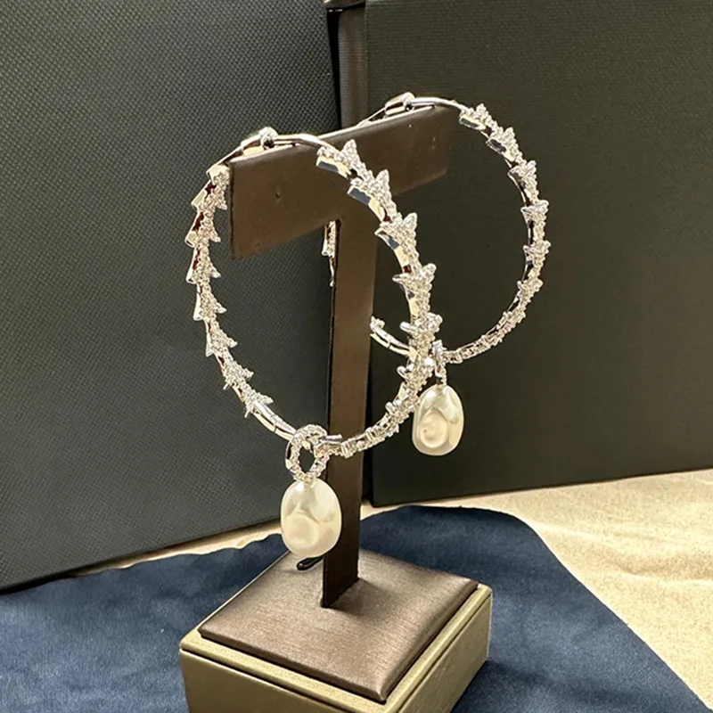 

Женские серьги-гвоздики с жемчугом и жемчугом