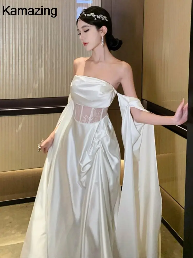 Женское платье с открытыми плечами