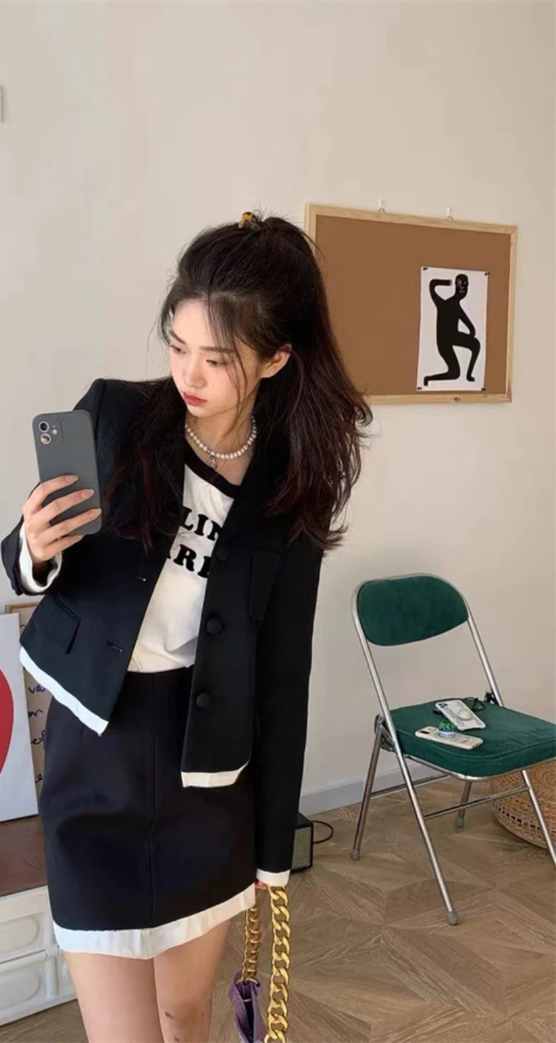 

2022 Fashion Classic Trendy luxury design Early Spring New Splicing Blazer + High Waist Skirt