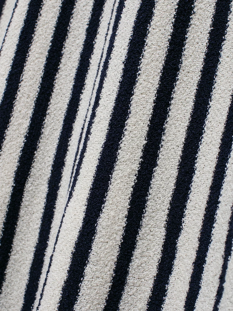 Женское трикотажное платье с широкими бретельками и полосками