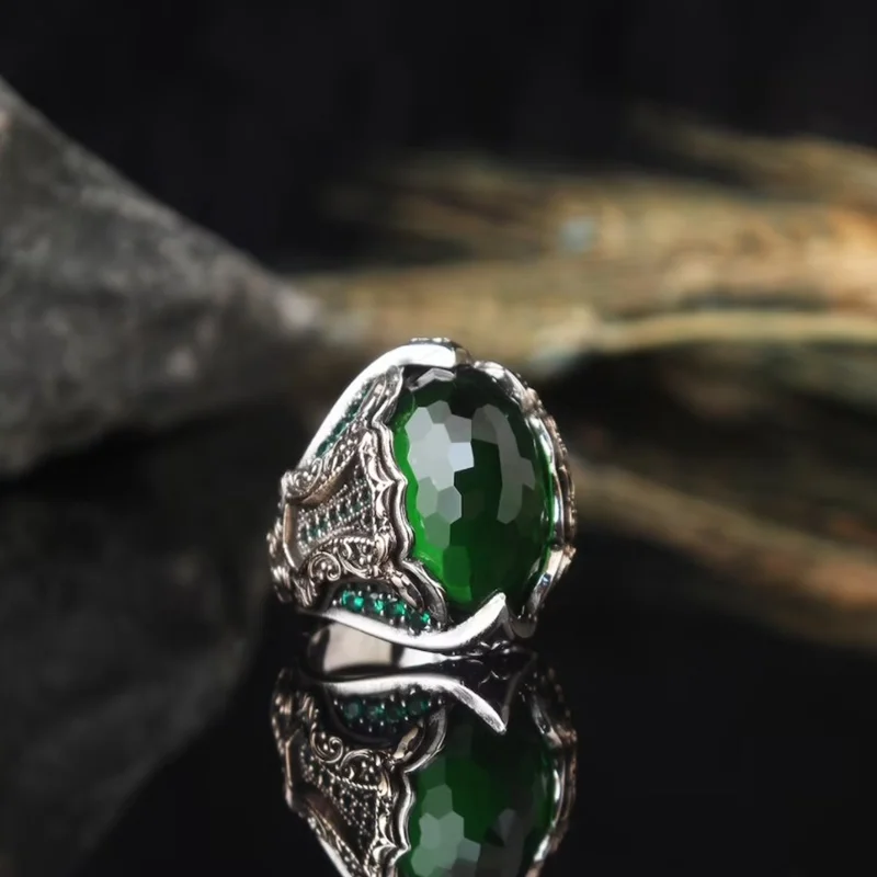 

2023 Ring Male Korean Fashion Gothic Accessories New Inlaid Green Gem Vintage Ring Gold Jewelry Engagement Ring Anillos Hombre