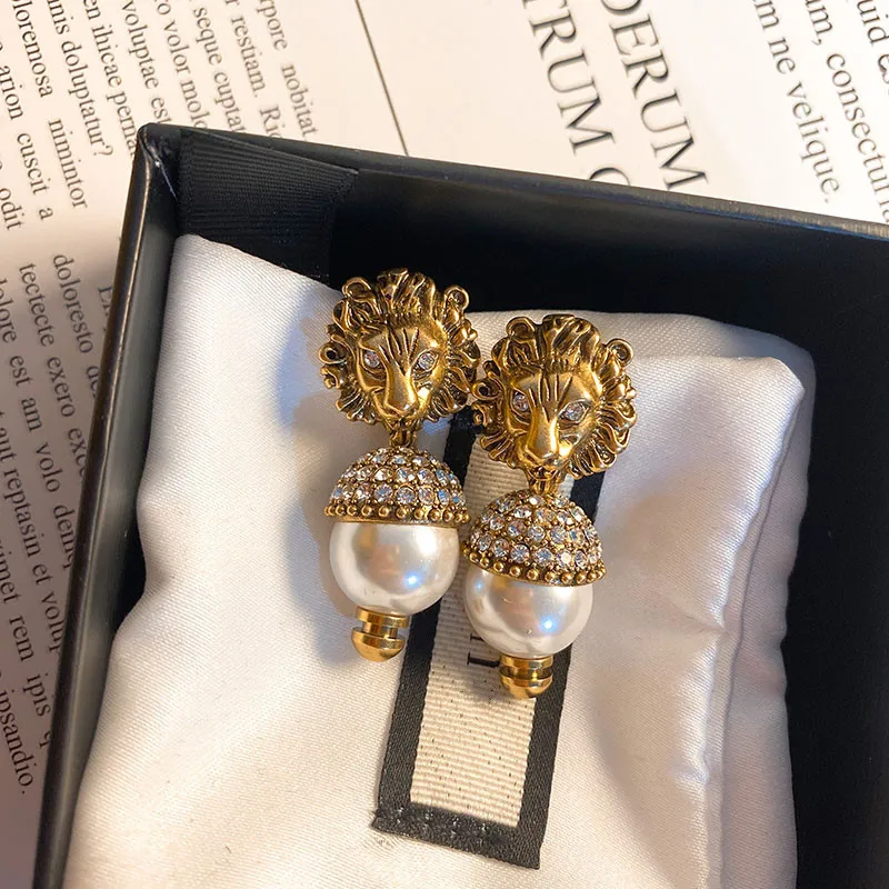 

Серьги-подвески с жемчугом и Цирконом в стиле ретро