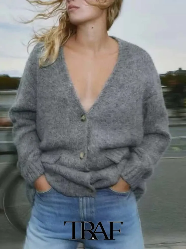 

Кардиган женский трикотажный однотонный с длинным рукавом и карманами