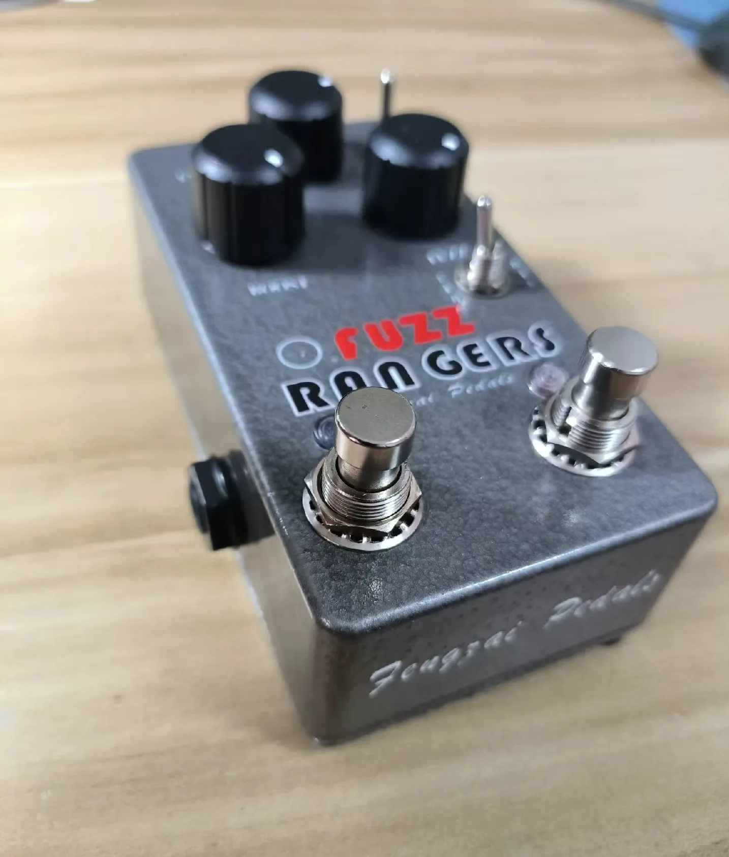 Педаль для гитары LILT Fuzz range лица ручной работы