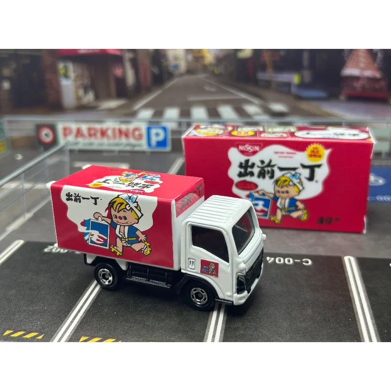 Фото В наличии Оригинальная коллекционная модель грузовика TOMY Tomica Demae Iccho Isuzu ELF 1/64 из литого металла, игрушка-подарок №1