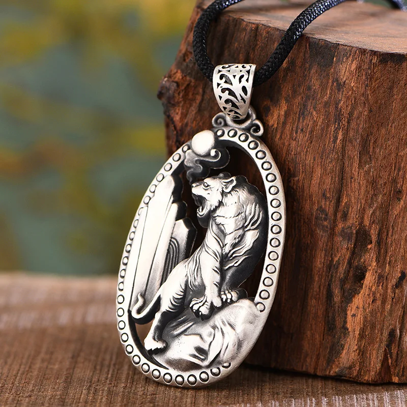 

Personality Hollow Tiger Pendant Necklace for Men Women's Goth Punk Animal Necklace Jewelry Hip Hop Chain Necklace Accessories
