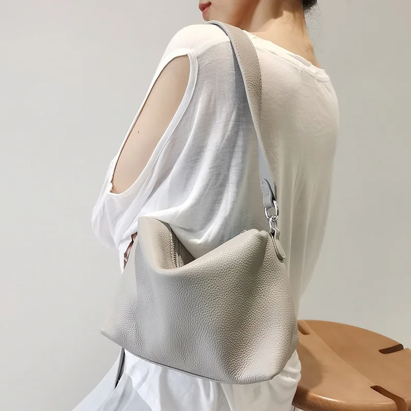

2022 New Fashion Cowhide Women's Tote Bag Fashion Leisure Large Capacity Simple One Shoulder Bag