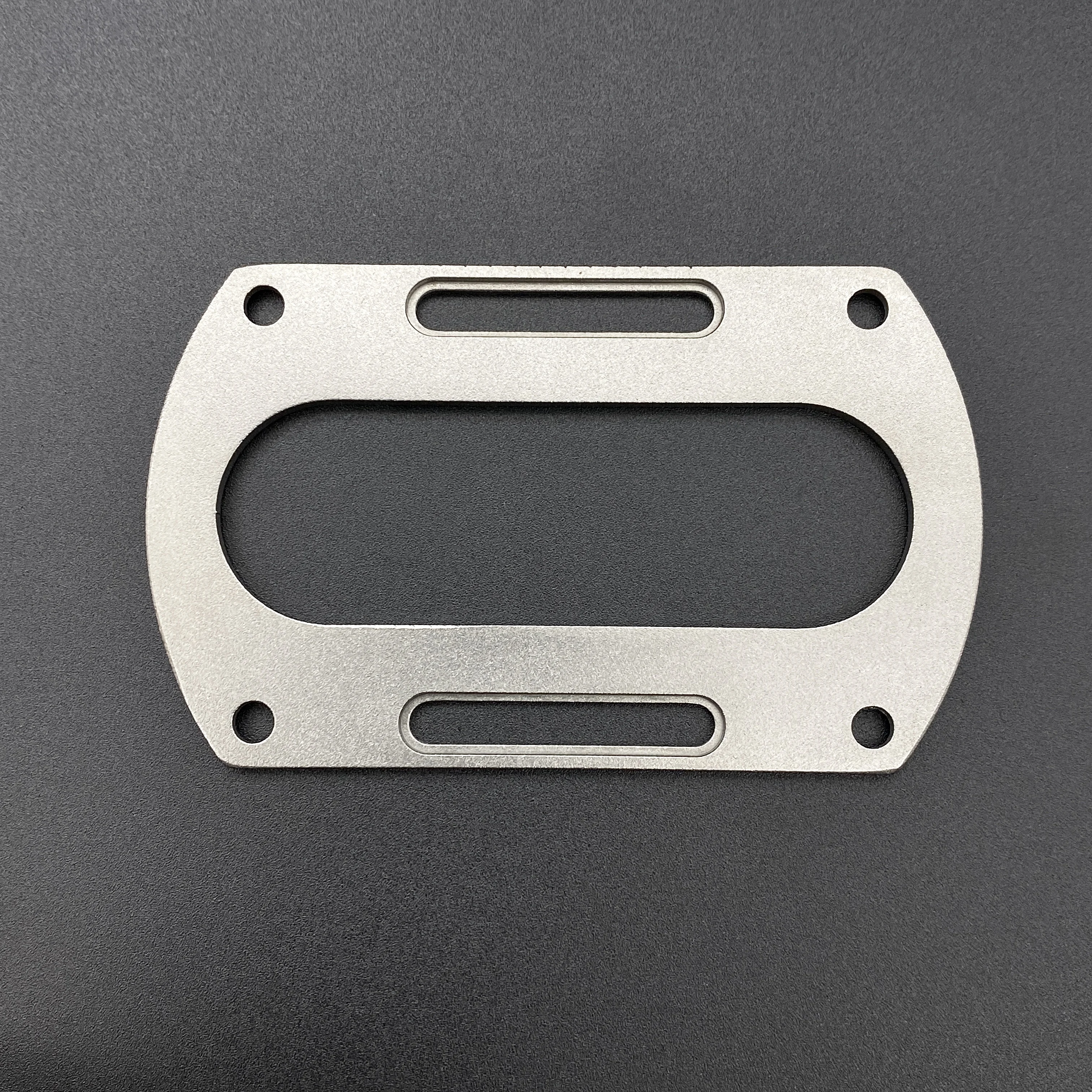 Стальная пластина с отверстием для винтов 4 мм