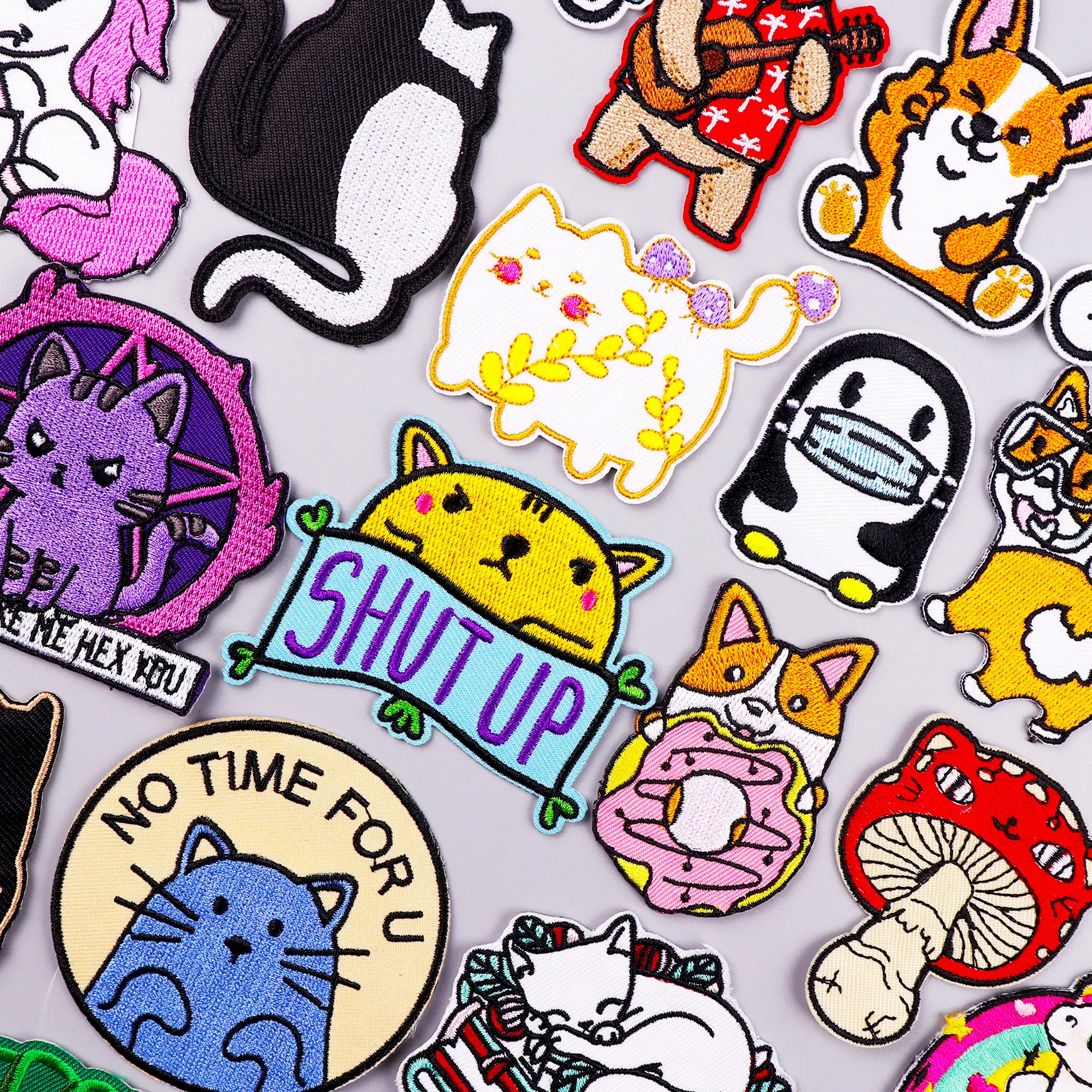 

Cute Cat Penguin Patch Iron On Embroidered Patches For Clothing Thermaladhesive Patches Sticker Cartoon Animal Stripes Badge DIY