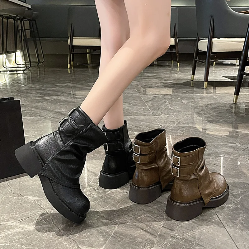 Зимние ботинки. Женская обувь. Осенние сабо. Сапоги на платформе с круглым носком.