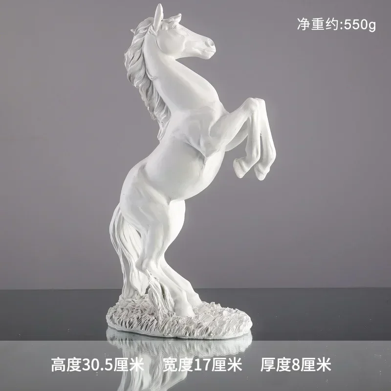 

Статуэтка лошади из резины