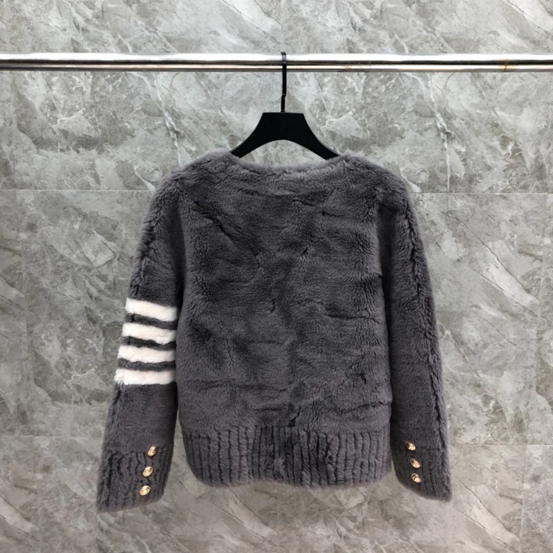 Рисунок 2 - Женское кашемировое пальто с V-образным вырезом