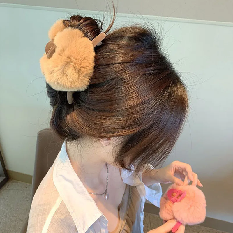 

Solid Colour Love Heart Plush Hair Claw Clips Women Girl Plush Scratching Hairpins Ponytail Claw Clip Headdress Hair Accessories