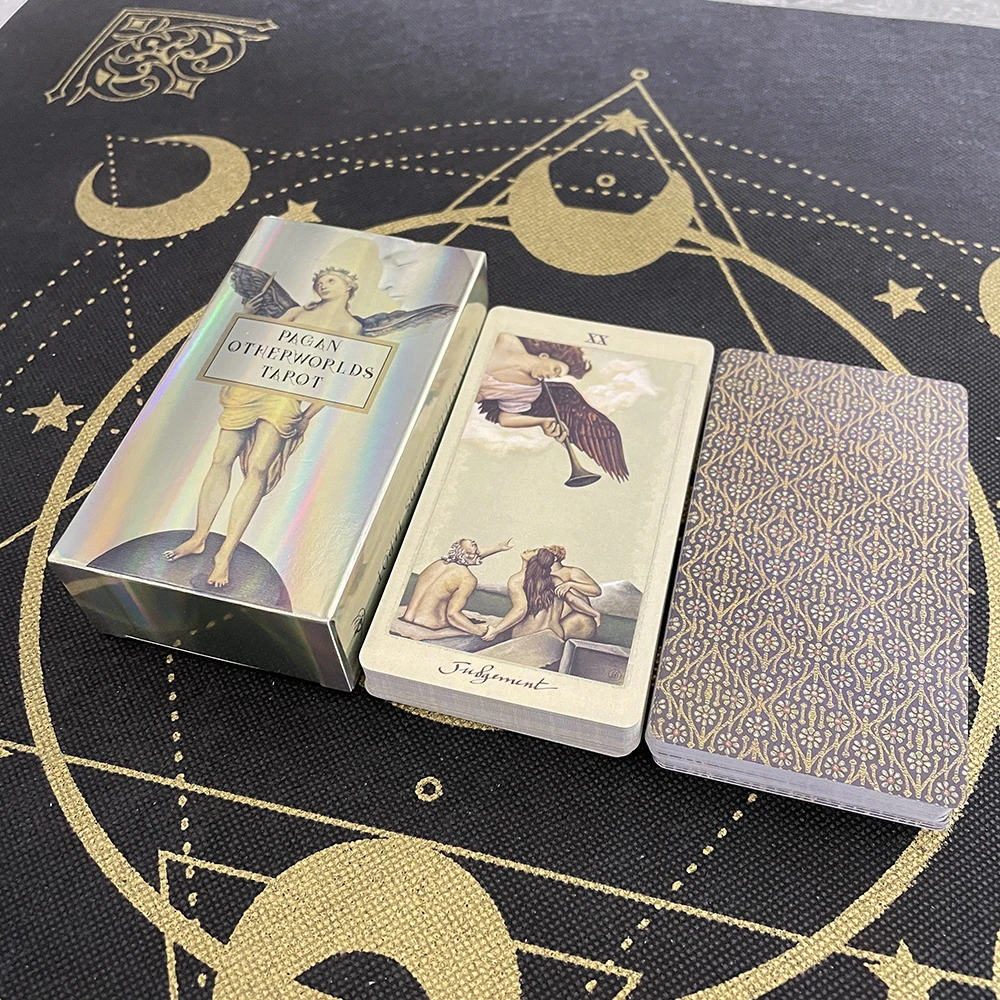 

Карточки с карточками и надписью "Tarot Gato"
