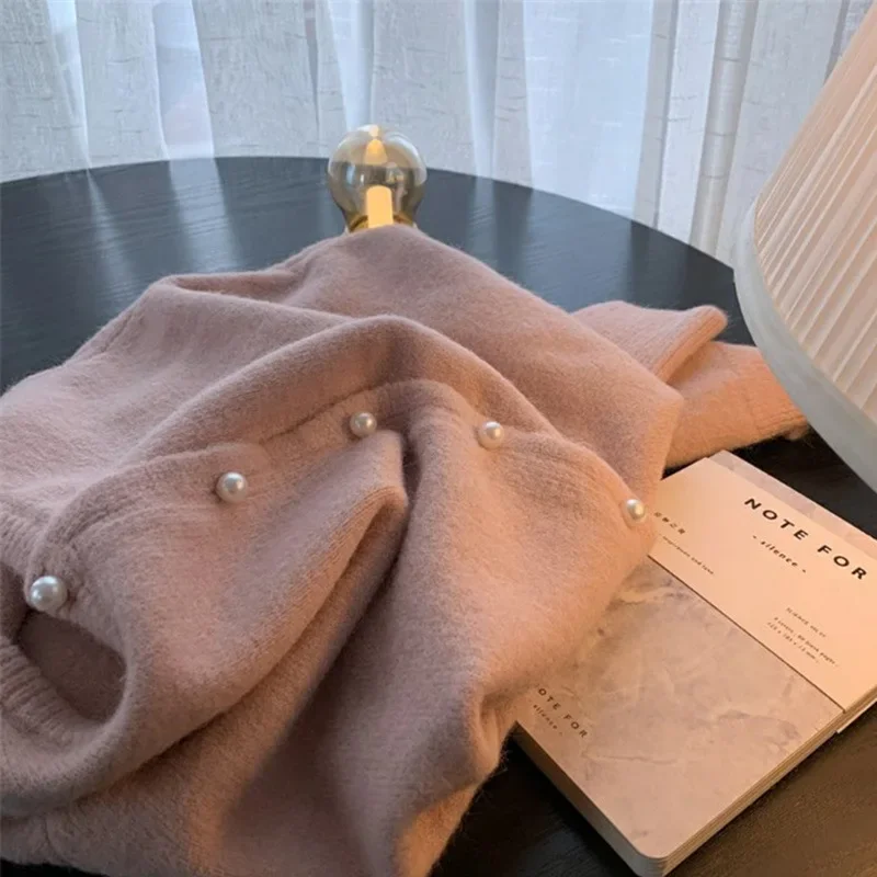 Трикотажный кардиган с круглым вырезом длинным рукавом и пряжкой