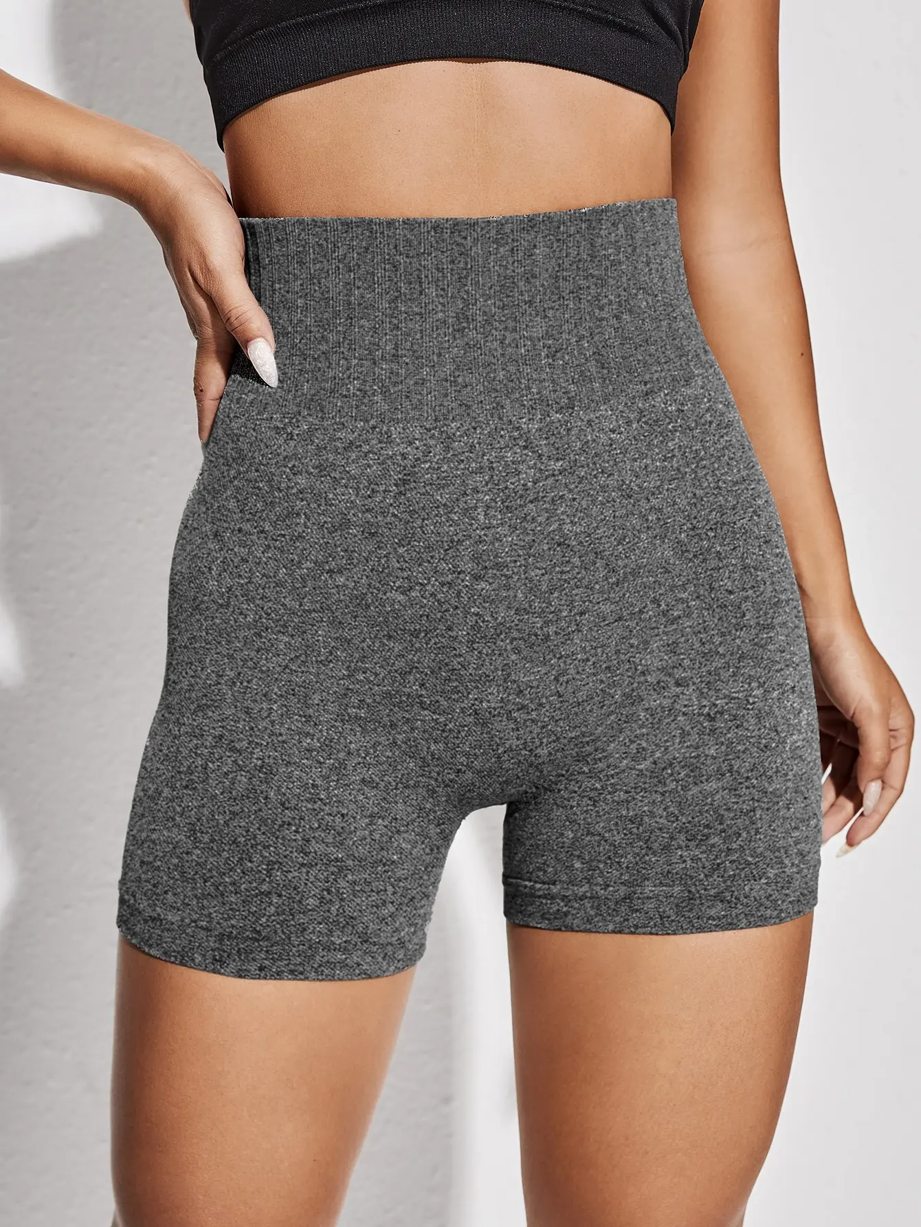 

Спортивные шорты с широким поясом