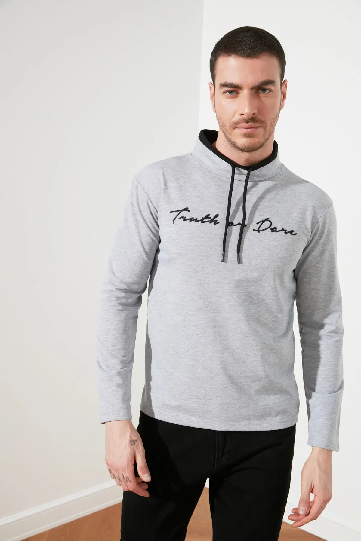 

Trendyol Men 'S Regular Fit Sweatshirt TMNSS21SW0294
