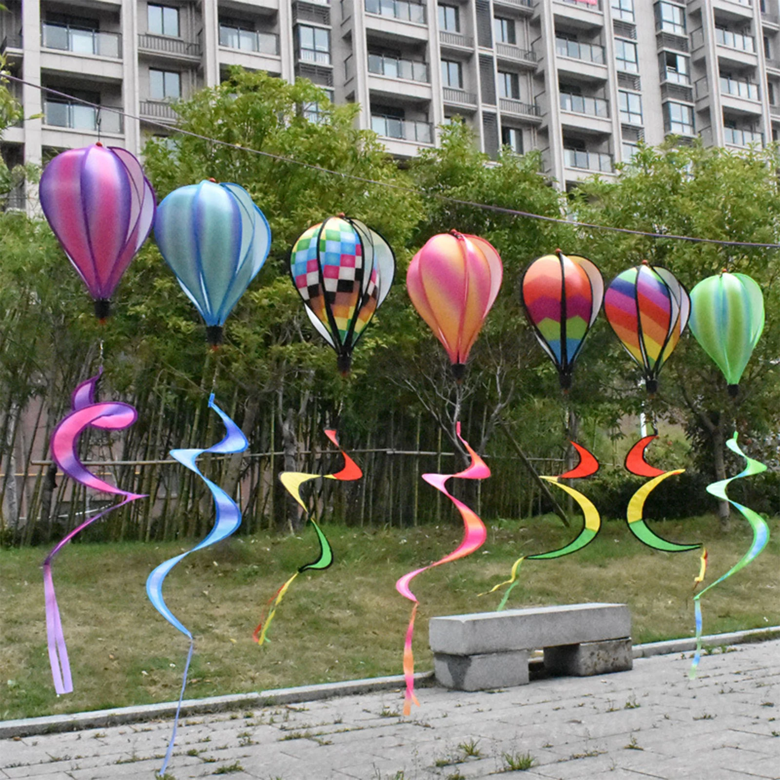 

Wind Chimes Rainbow Hot Air Balloon Wind Spinner Rotating Sequin Windmill Wind Twister Hanging Decoration for Garden