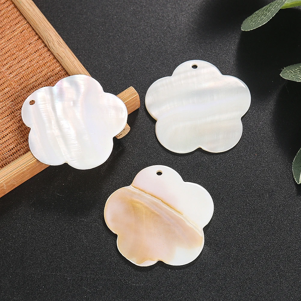 

2pcs/Lot Natural Shell Pendant White Five-petal Flower-shaped Charms for Jewelry Making DIY Woman Necklace Earrings Accessories
