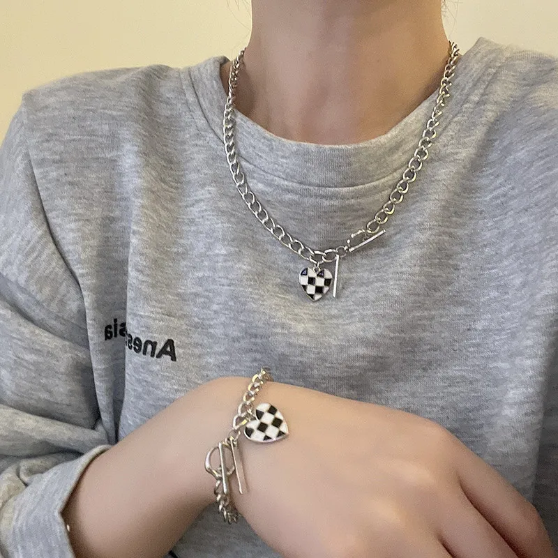 

Korean Simple Alloy Necklace Dripping Oil Checkerboard Black and White Love Heart Pendant Women's Fashion Necklace