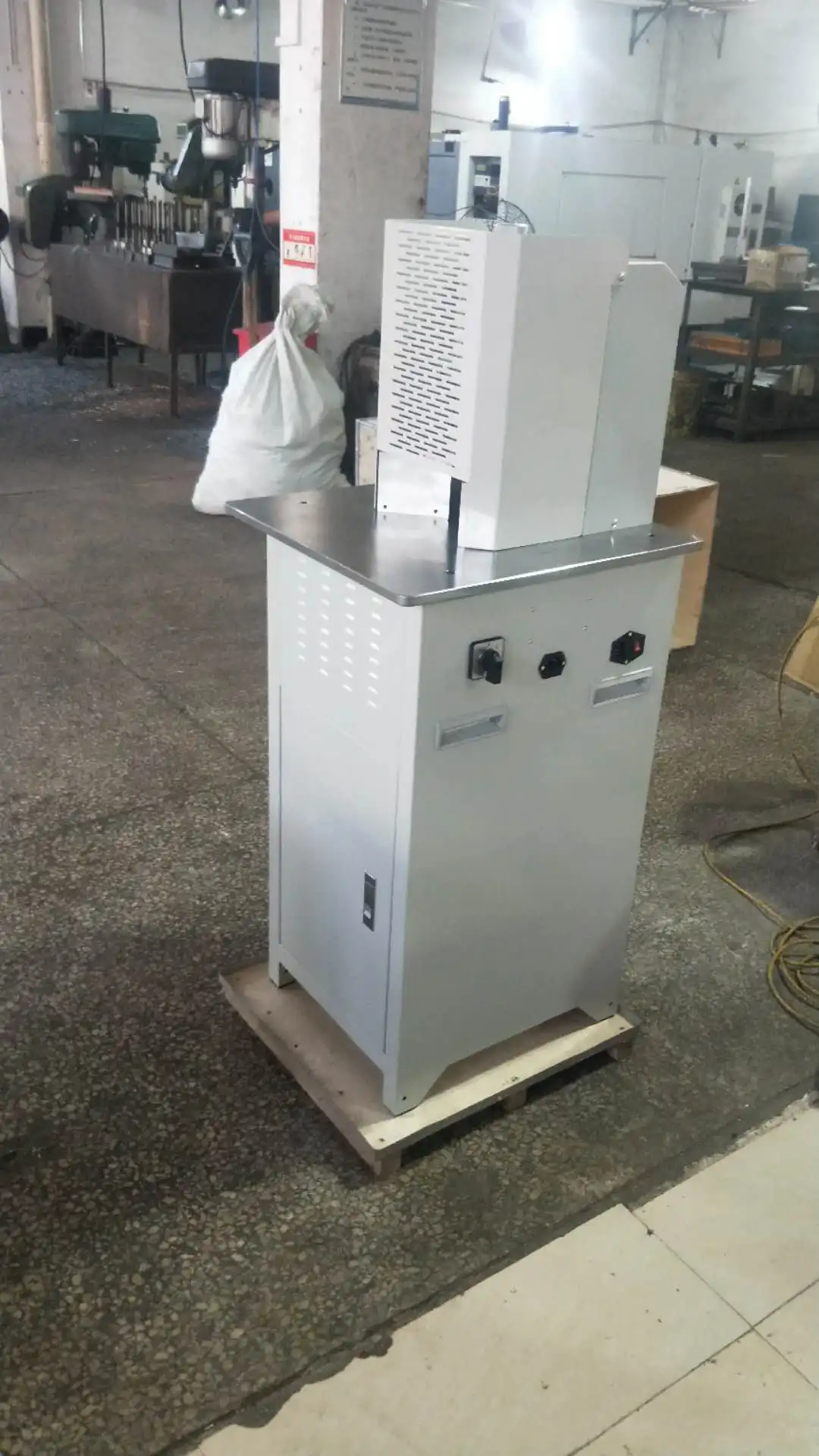 Для сверхмощного книжного углового резака CRE-805 круглого для визитных карточек