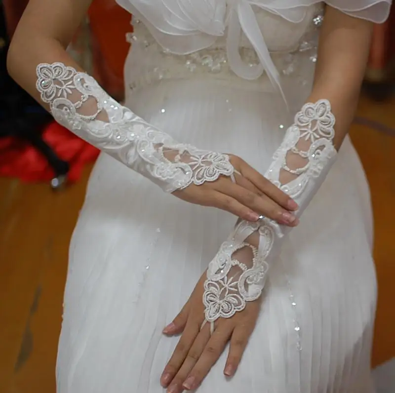 Фото Лидер продаж свадебные перчатки без пальцев кружевные с бисером дешевые