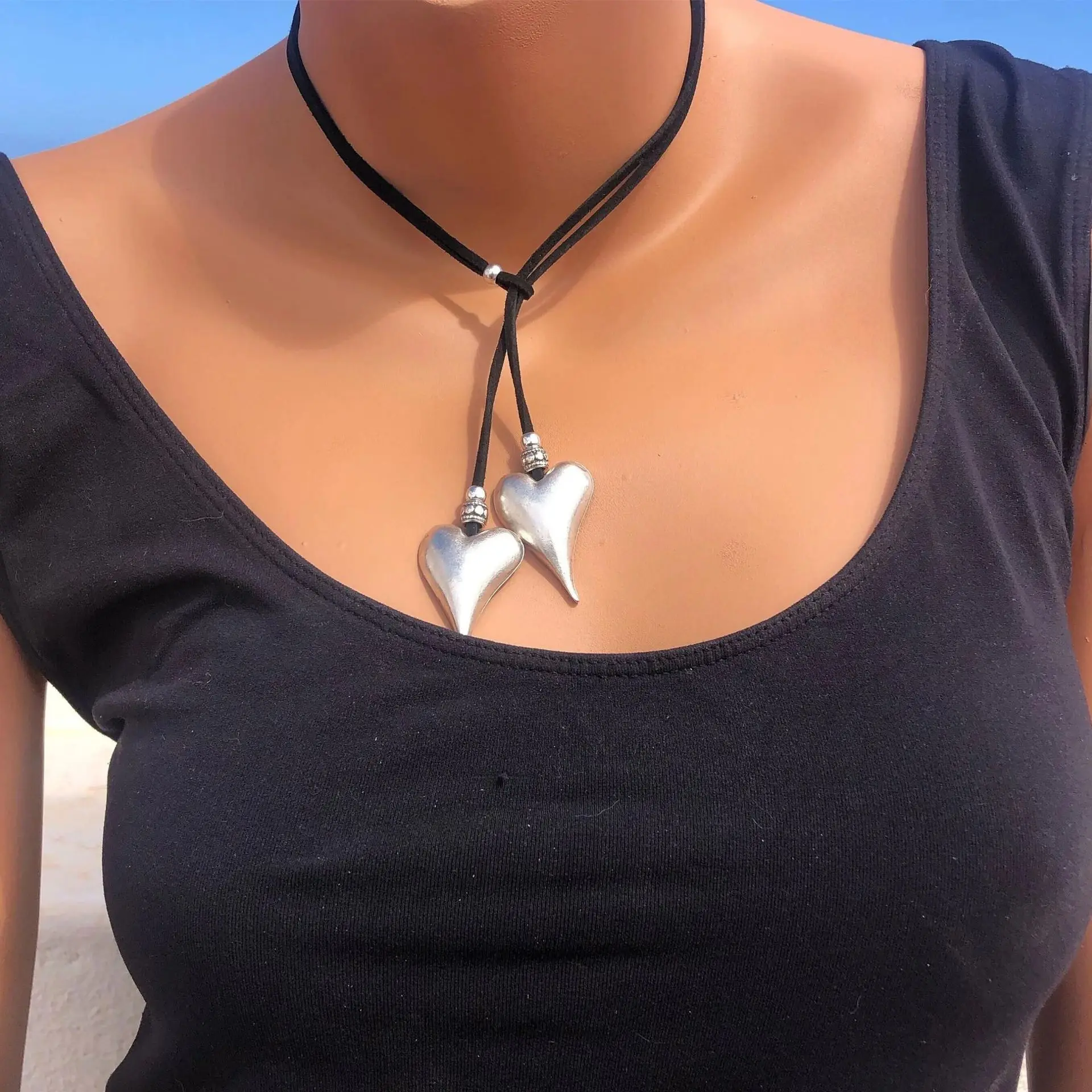 

Women Y Necklace Heart Pendants Leather Necklaces Girls Fashion Choker Gifts for Women Handmade Bohemian Jewelry