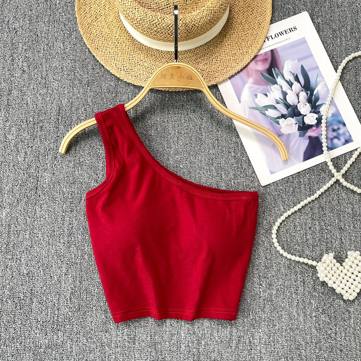 Женский однотонный топ на одно плечо