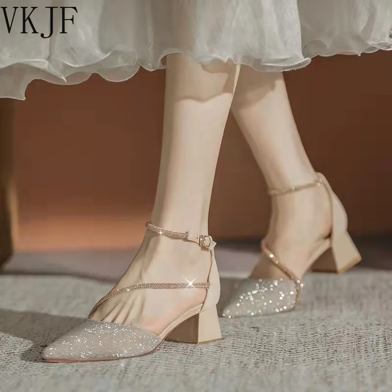 

Женские туфли на высоком каблуке Новинка весна-осень 2022 босоножки на толстом каблуке с острым носком и ремешком с пряжкой Стразы Женская об...