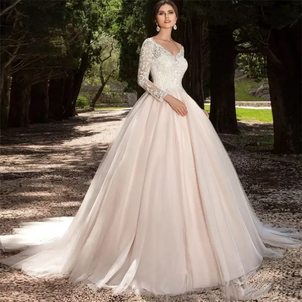 Elegant Ball Gown Long Sleeves V-Neck Wedding Dress 2023 Lace Applique Button Back Plus Size Custom Bridal Gown Vestido De Noiva