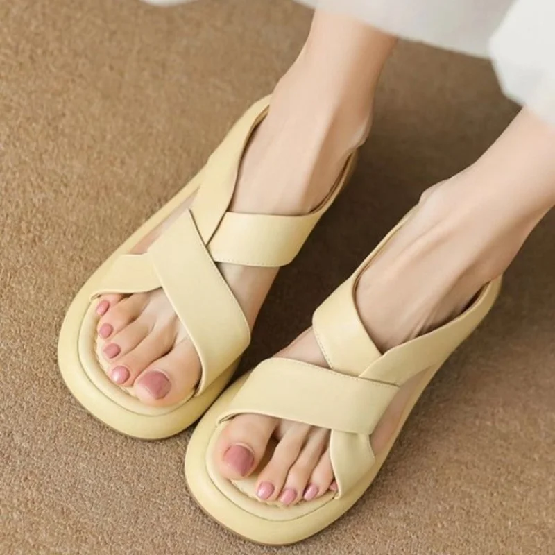 

2023 Summer New Retro Style Mid-heel Cross Strap Shallow Mouth Open Toe Non-slip Soft Women's Sandals Outdoor Women's Shoes