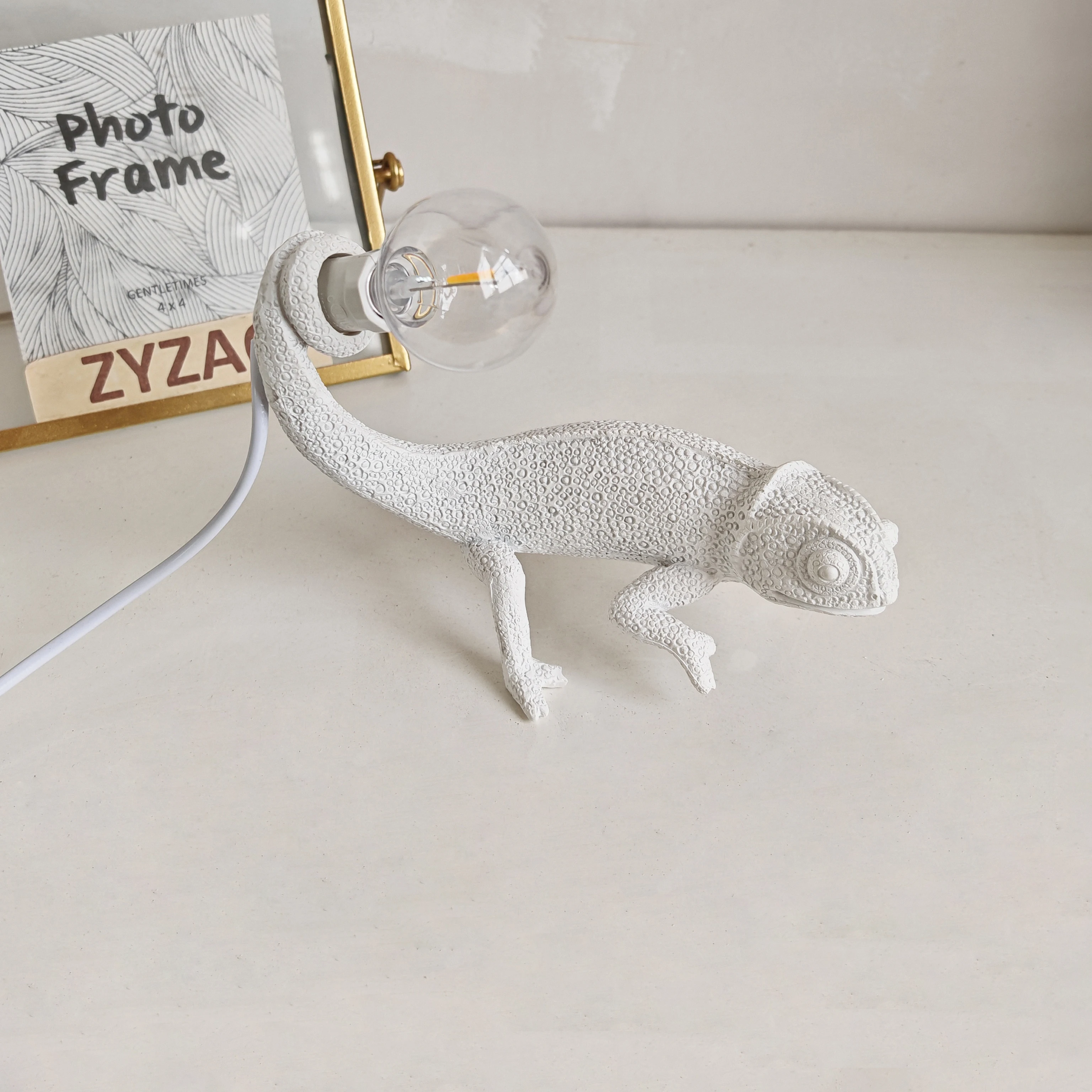 

Креативный настенный светильник в виде ящерицы для спальни, прикроватный ночник для гостиной, домашний декор, милые смоляные светильники с животными, хамелеон, светильники