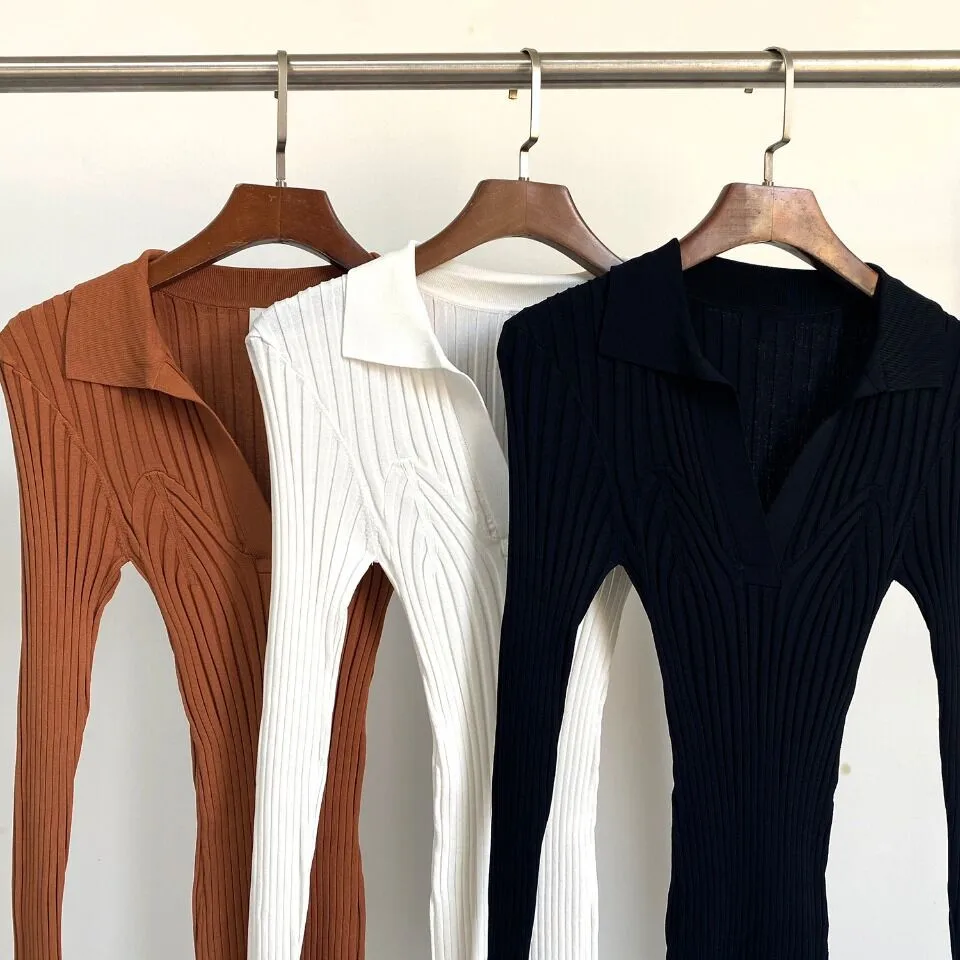

2023 Early Autumn New Women Deep V-Neck Knitted Silm Fashion All-Match Sweater