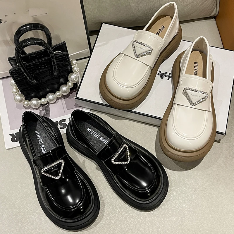 

Туфли женские на плоской подошве, без застежки, с круглым носком