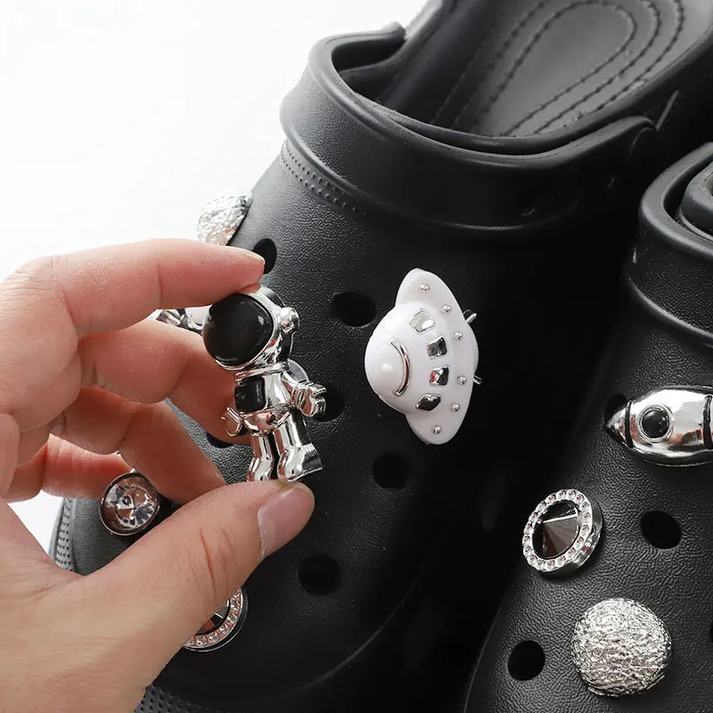 Hot Sale 12Pcs/Set Trendy Rhinestone Croc Charms Designer Diy Shoes Decaration Accessories Silver Astro Alien Metal Accessories
