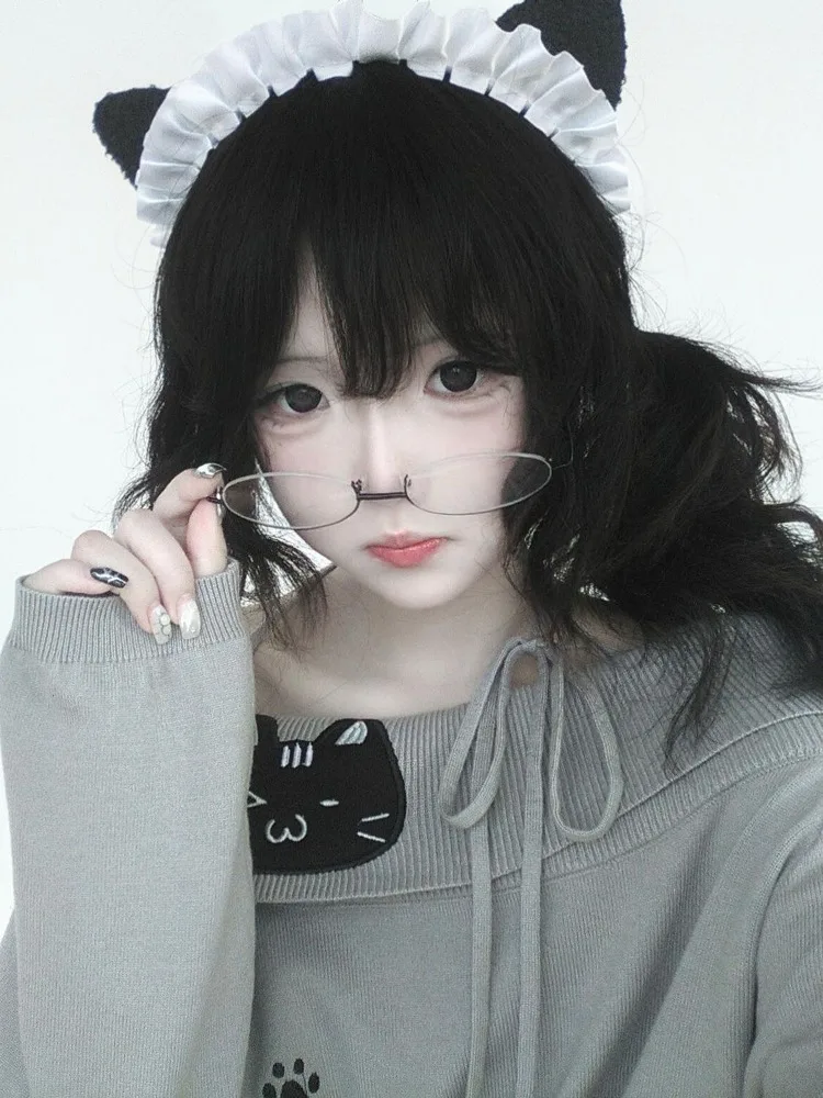 Женский вязаный пуловер с котом и воротником-лодочкой