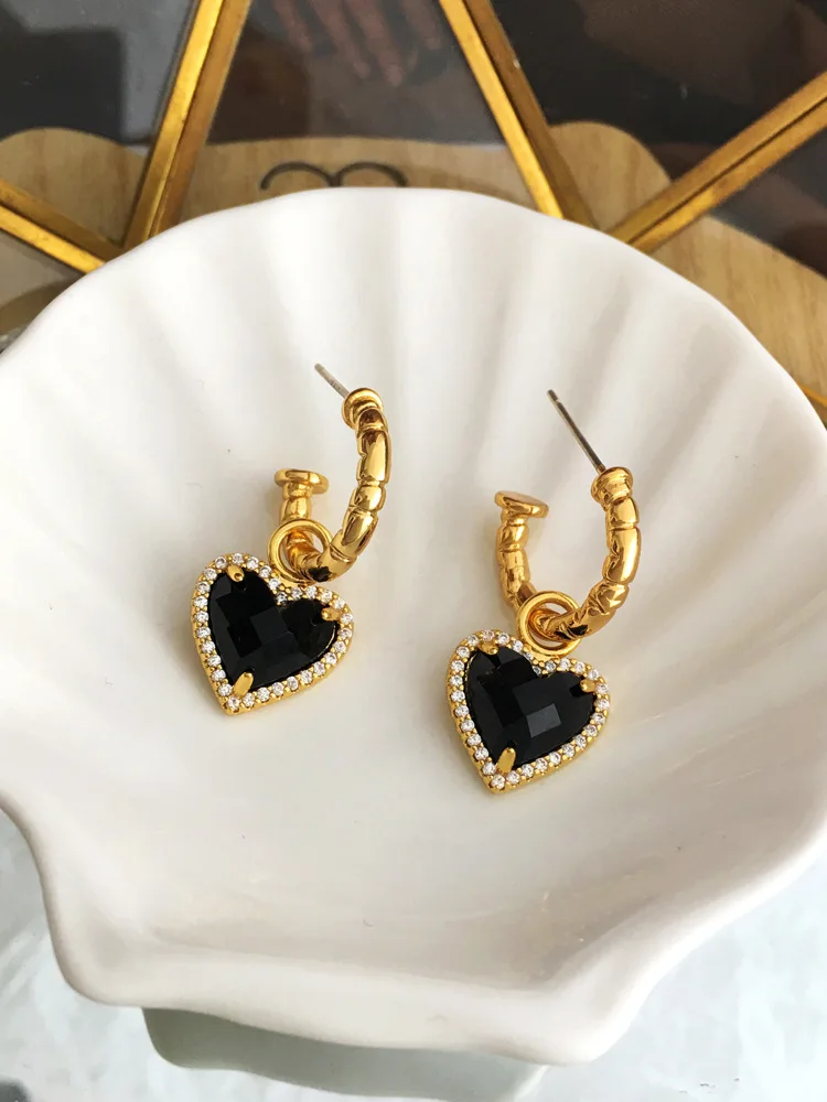 

New Fashion Trend Black Love Female Style Earrings