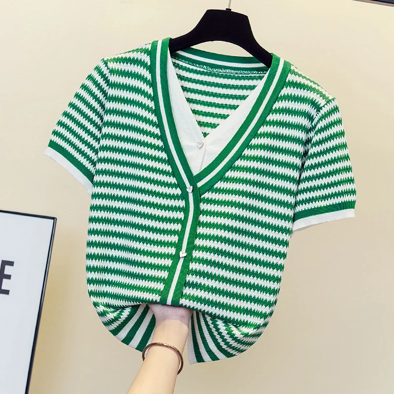 Женская футболка в полоску с V-образным вырезом и коротким рукавом