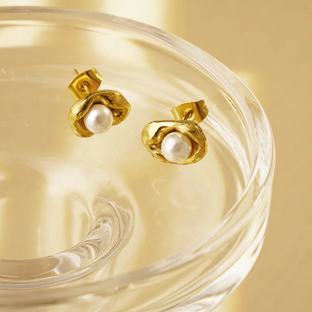 Серьги-гвоздики из нержавеющей стали с позолоченными жемчужинами