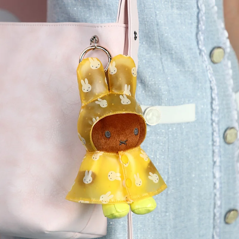 Фото Оригинальный плюшевый брелок Vipo Miffy из серии «Дождевик», милый плюшевый кукольный брелок-сюрприз, подвеска для сумки, рюкзака, автомобильных ключей, украшение для телефона №4