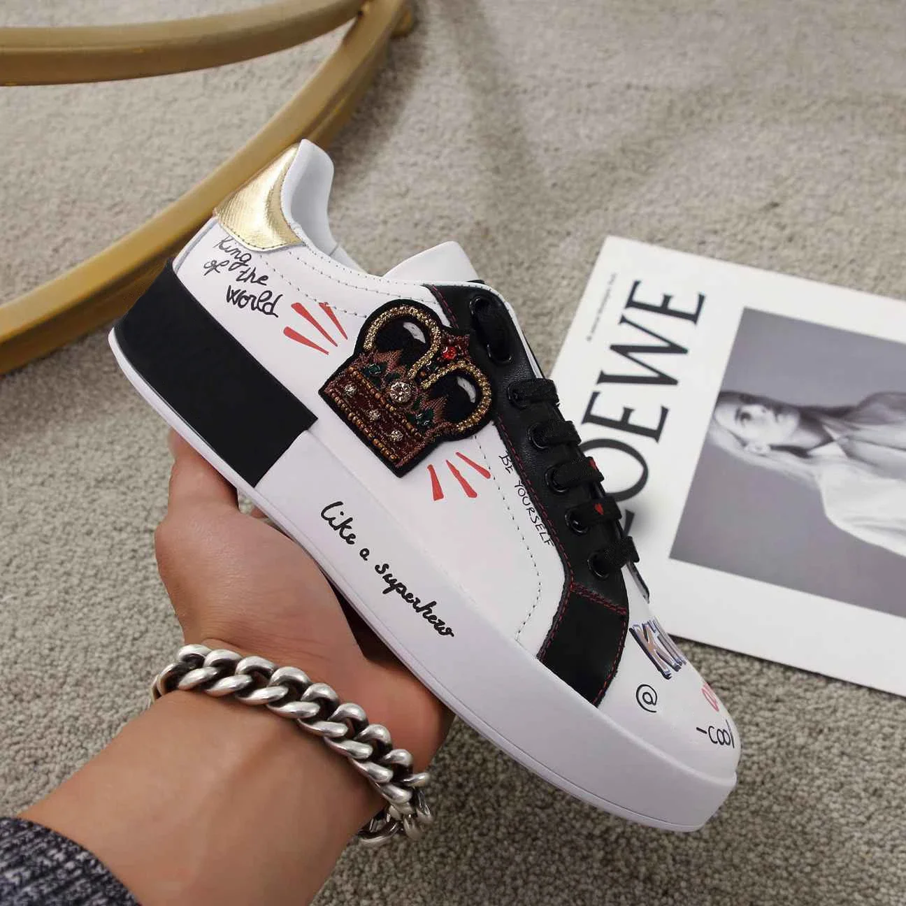 

New Italian Luxury Men Shoes Leather Graffiti Sneakers Diamond Printed Rivet Flats Trainers Heart Metal Decoration Zapatos Mujer