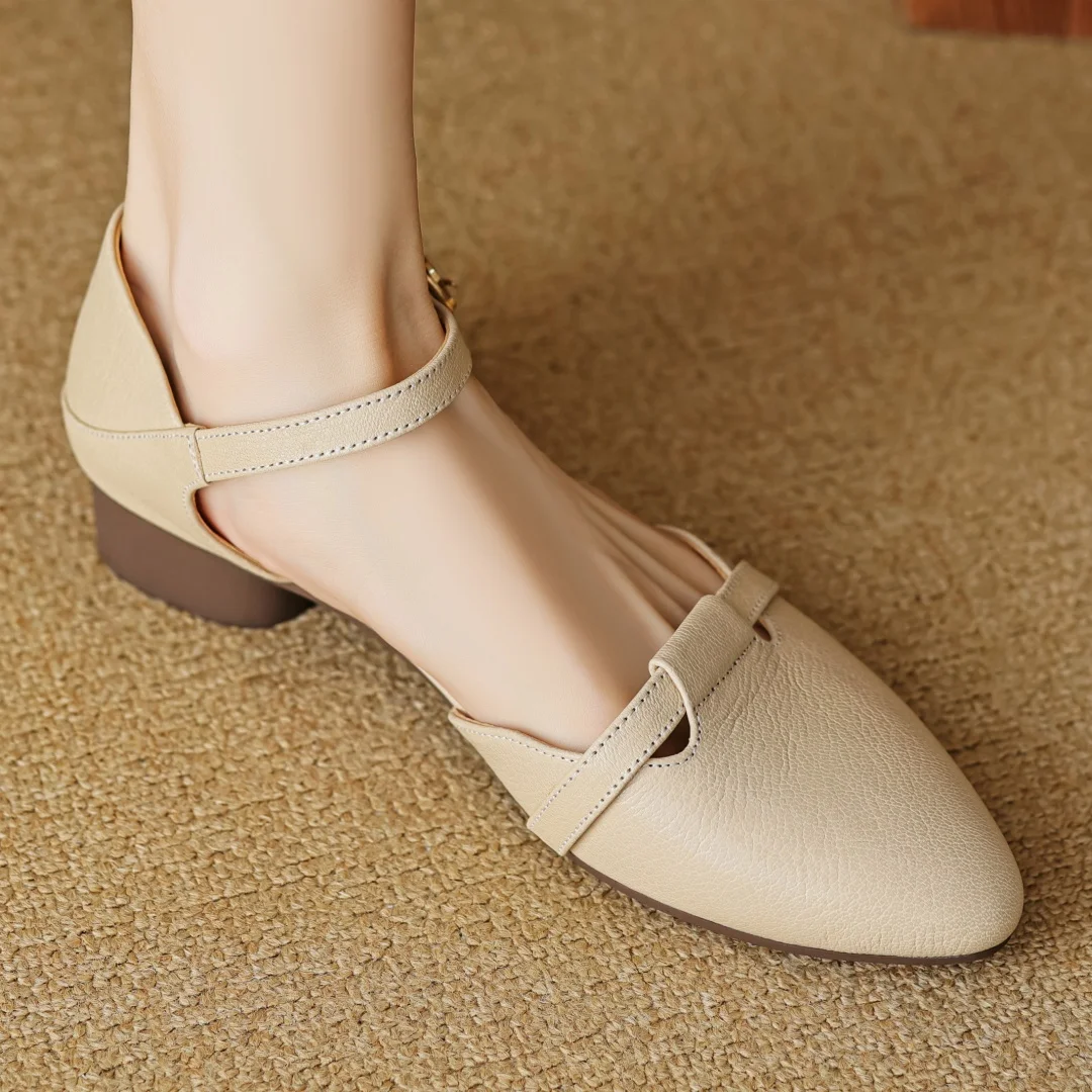 Женские босоножки из натуральной кожи с острым носком и ремешком на щиколотке