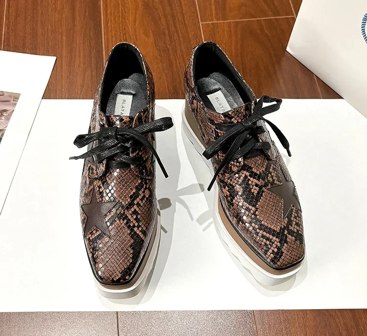 Туфли на высоком каблуке Lady On A Wedge Резиновые туфли из искусственной кожи с