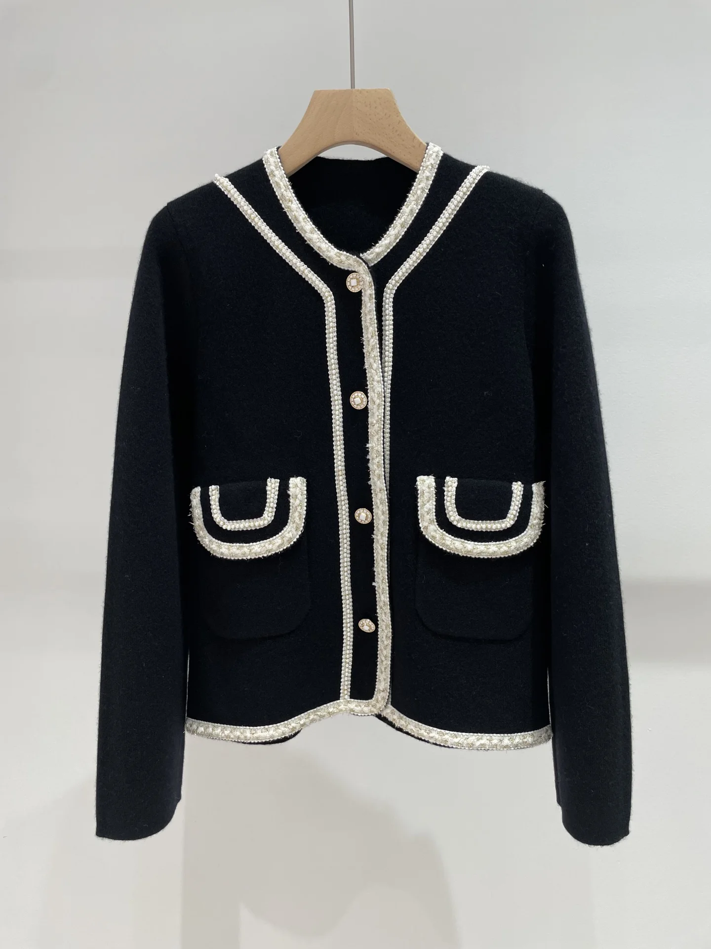 

2023Crewneck cardigan exquisite handmade pearl trim 100% cashmere luxury style