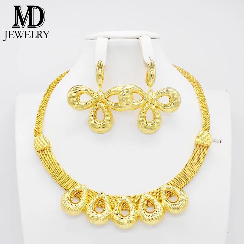 

Ювелирный Комплект из колье и серёг, золотистого цвета