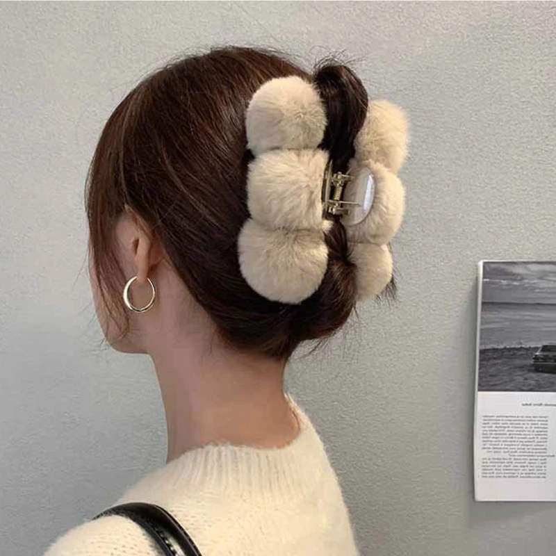 

Plush Hair Claw Clip Hair Jaw Cute Clip Headwear Hair Catch Barrettes Furry Balls Clamps Hair Accessories for Women DXAA