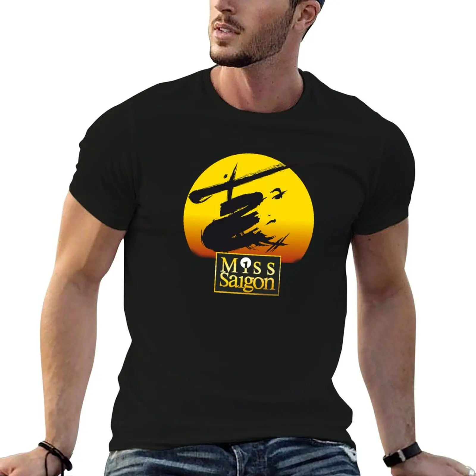 Фото Футболка Miss Saigon, базовая футболка, мужские футболки с графическим принтом, винтажные мужские футболки, повседневная футболка для мужчин №1