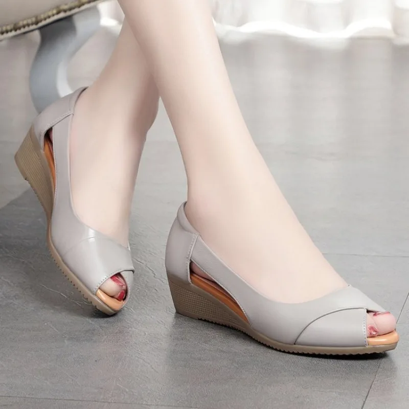 

Женские босоножки, новинка 2023, летняя обувь, женская элегантная обувь без застежки, обувь на среднем каблуке, роскошные летние сандалии для женщин