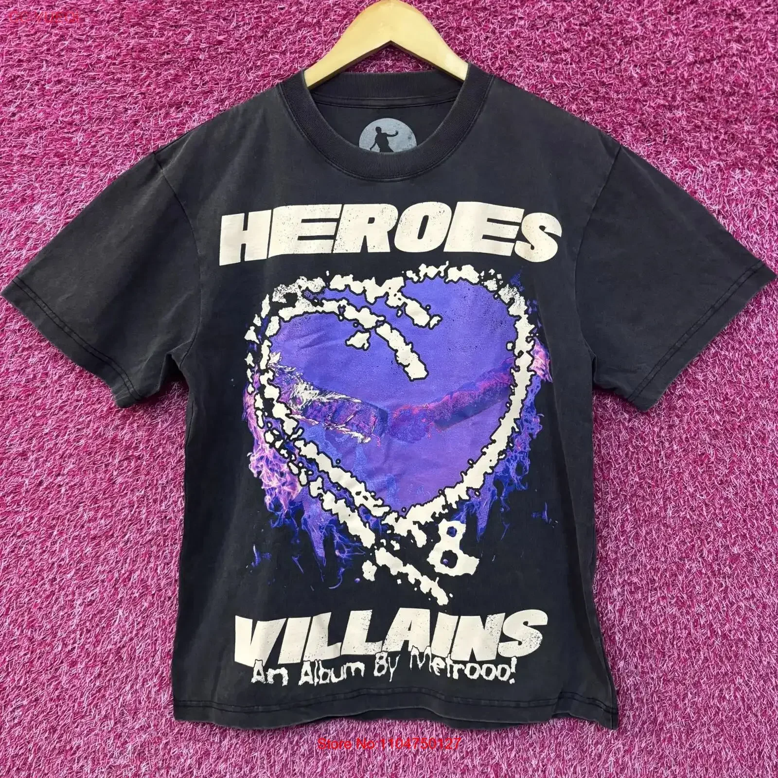 Фото Черная футболка Metro Boomin Heroes Villains, маленький размер, винтажная, с эффектом потертости, унисекс, универсальная, слегка стильная, удобная, повседневная. №1